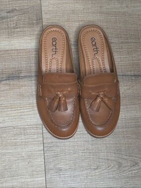 Earth Medium Brown Leather Casual Slip-on Round Toe Loafers Size 6